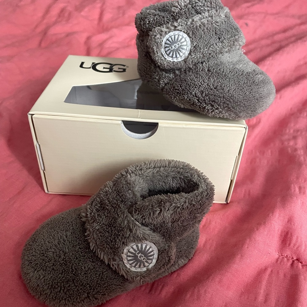 Baby UGGS 0-6 months Gray